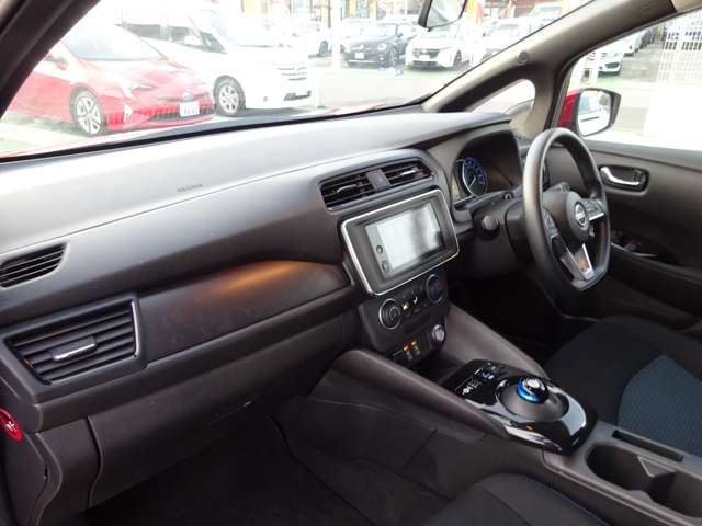 2022 NISSAN LEAF S